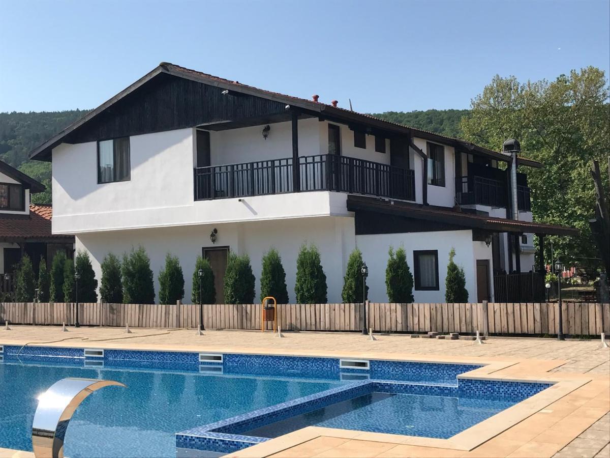 Guest House Bukor Shtepi Mandrica Exterior foto