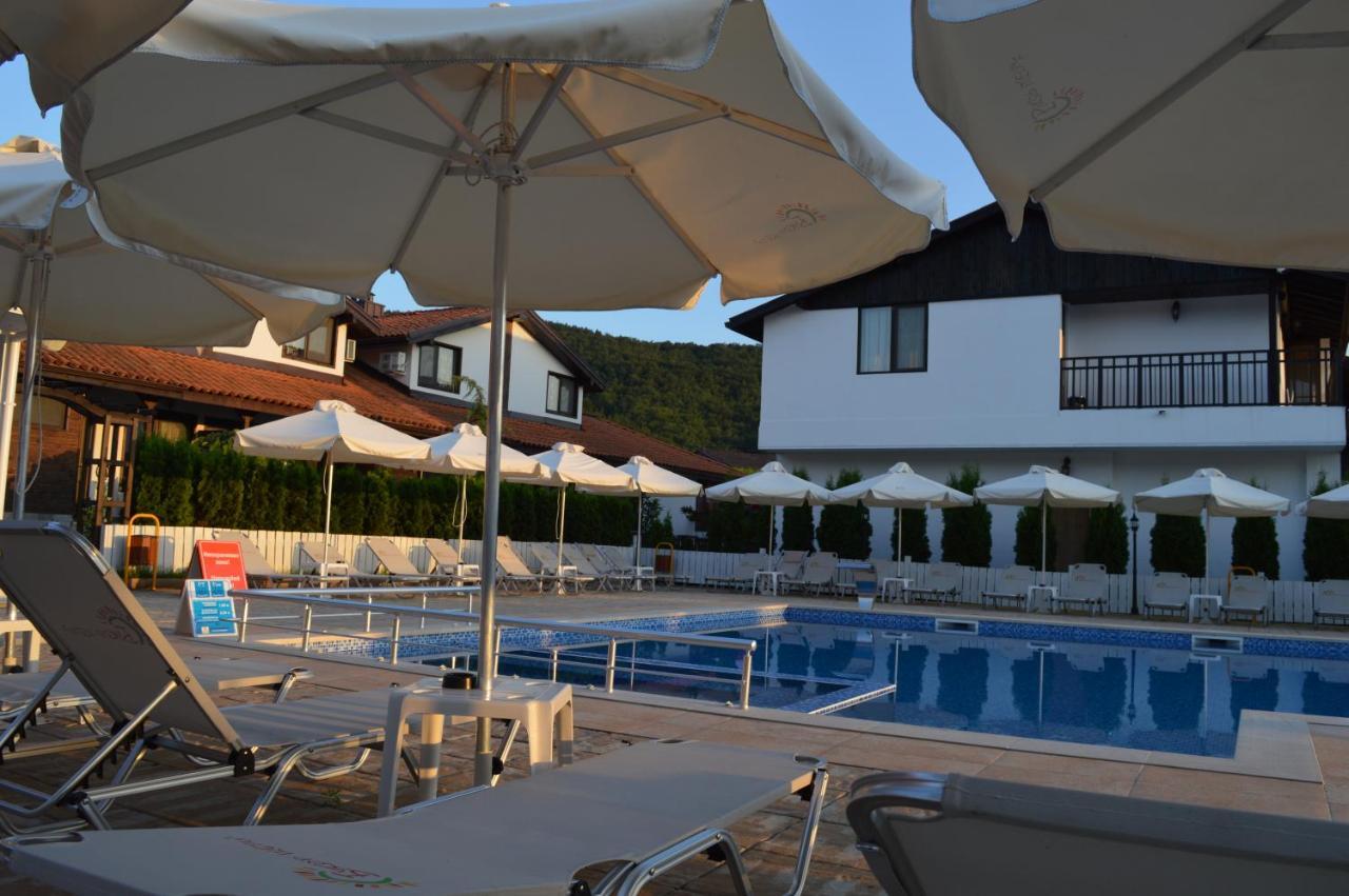 Guest House Bukor Shtepi Mandrica Exterior foto